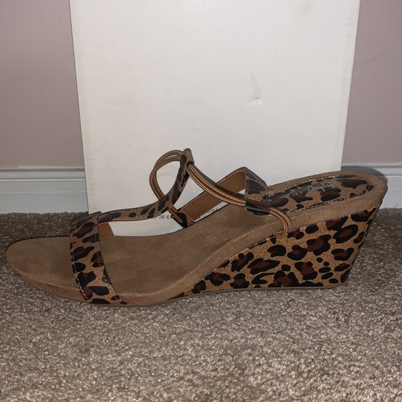 Style & Co leopard sandals - Picture 3 of 4